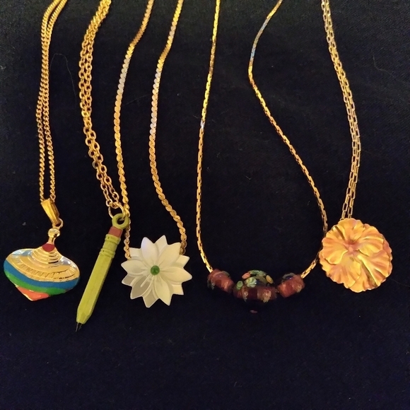 Jewelry - Set of 5 dainty goldtone necklaces